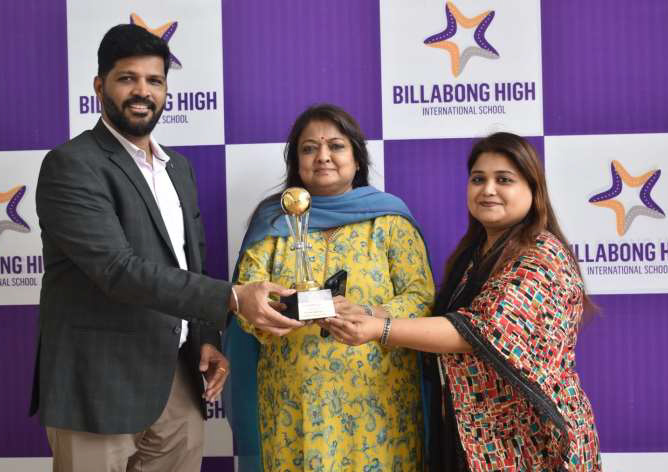 Best Zonal Performance Teachers Award by<br />
the Science Olympiad Foundation for<br />
outstanding academic excellence in the<br />
Madhya Pradesh zone