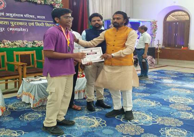 Bronze Medal, PSY National Education and<br />
Research Council, India
